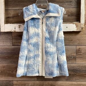 CHICOS Vest Womens Sz 0 Blue&White Cloud Faux Fur Sleeveless Full Zip Lined XS